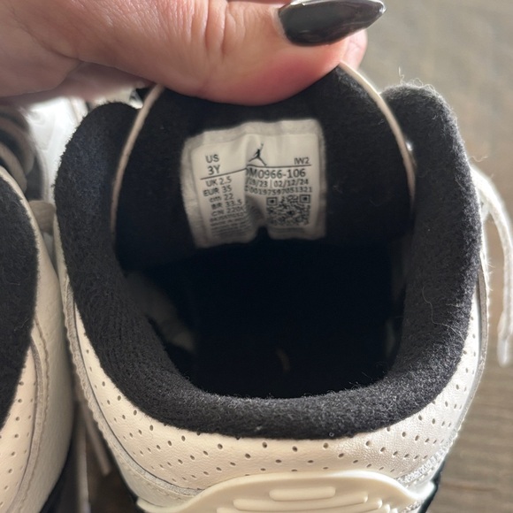 Kids White/Black Jordan 3 Retros - Picture 7 of 10